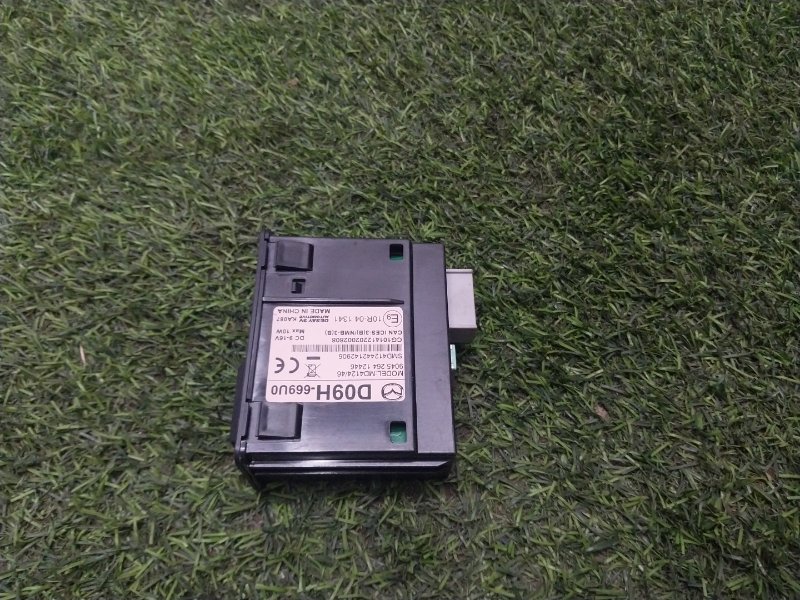Гнездо AUX / USB IN