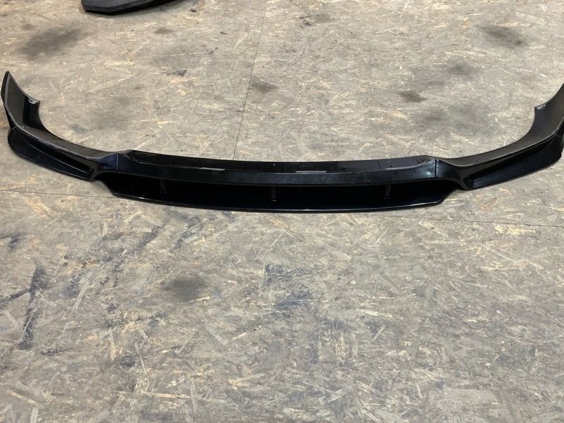 Спойлер (дефлектор) крышки багажника