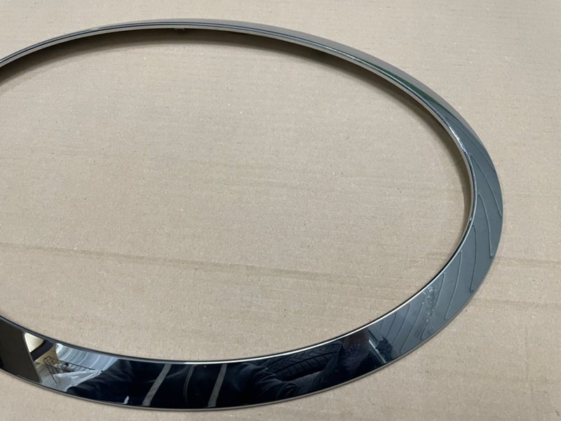 Молдинг фары правой