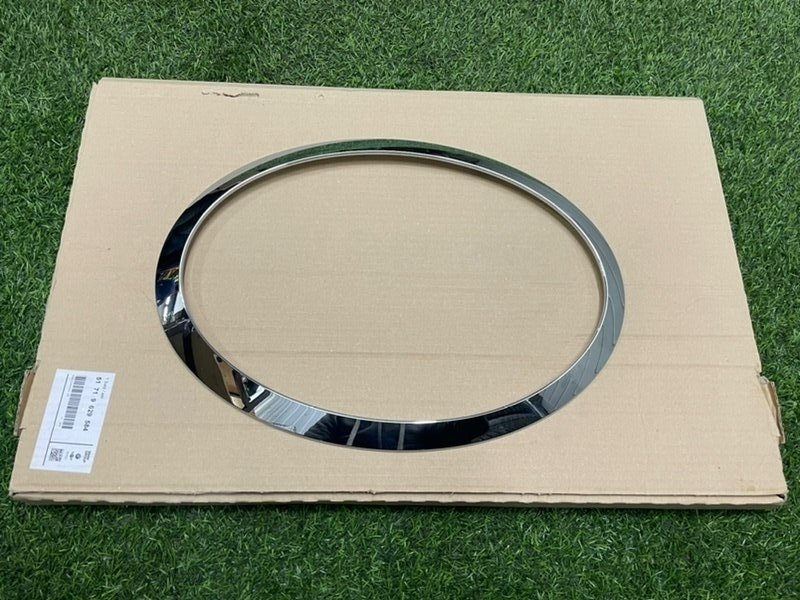 Молдинг фары правой