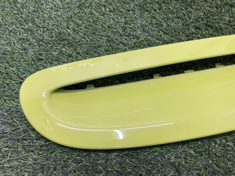 Молдинг капота