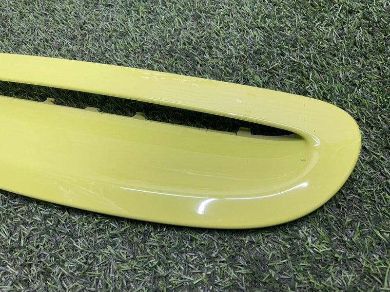 Молдинг капота