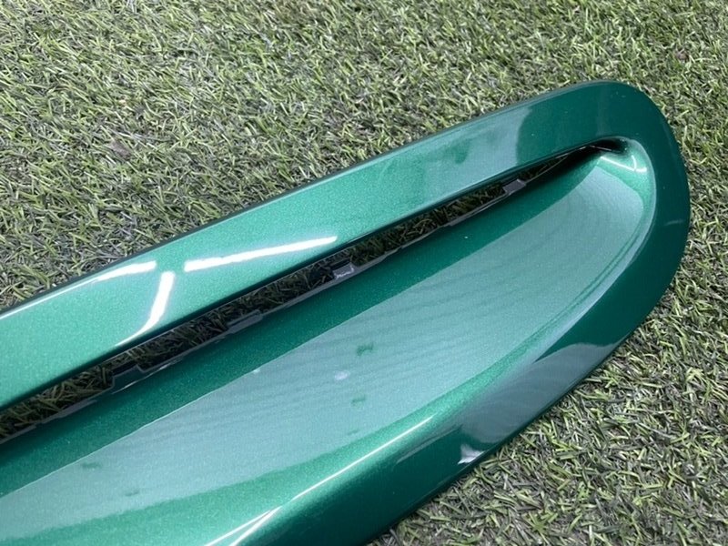 Молдинг капота