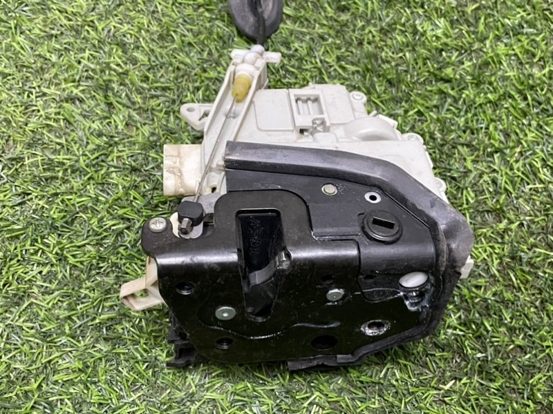 Замок двери задней правой