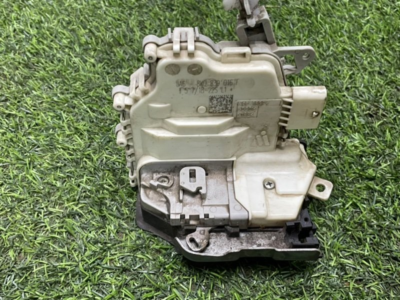 Замок двери задней правой