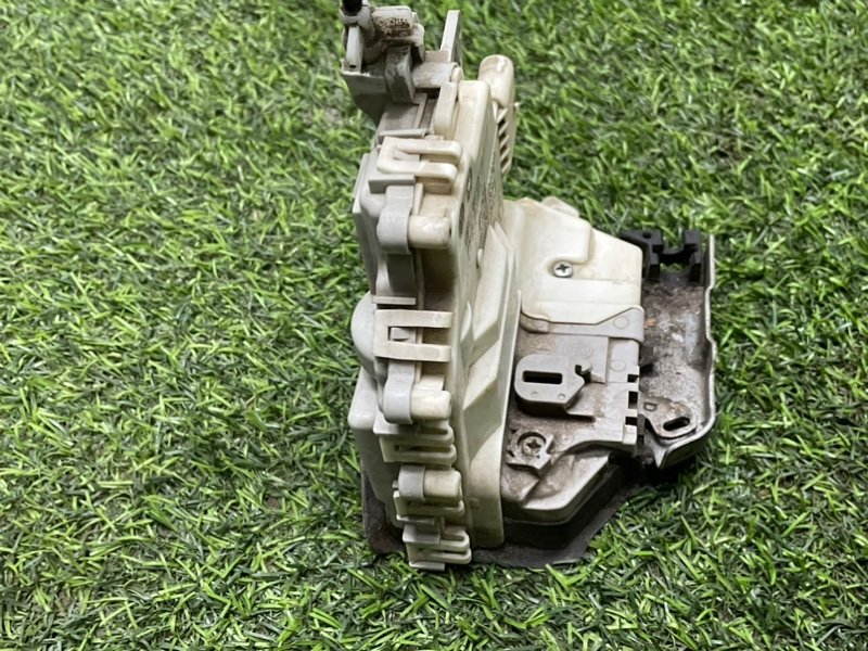 Замок двери задней правой