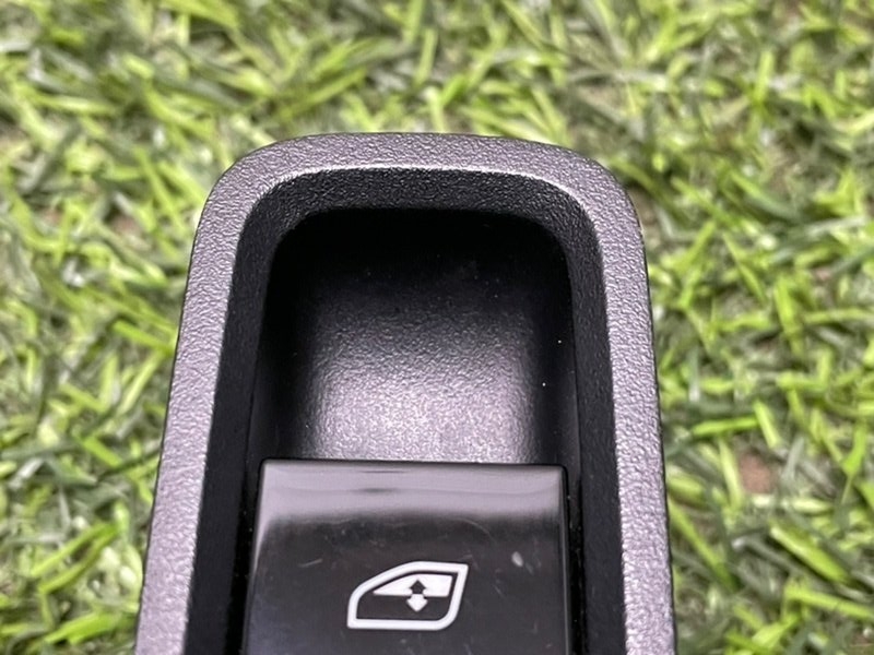 Кнопка стеклоподъемника