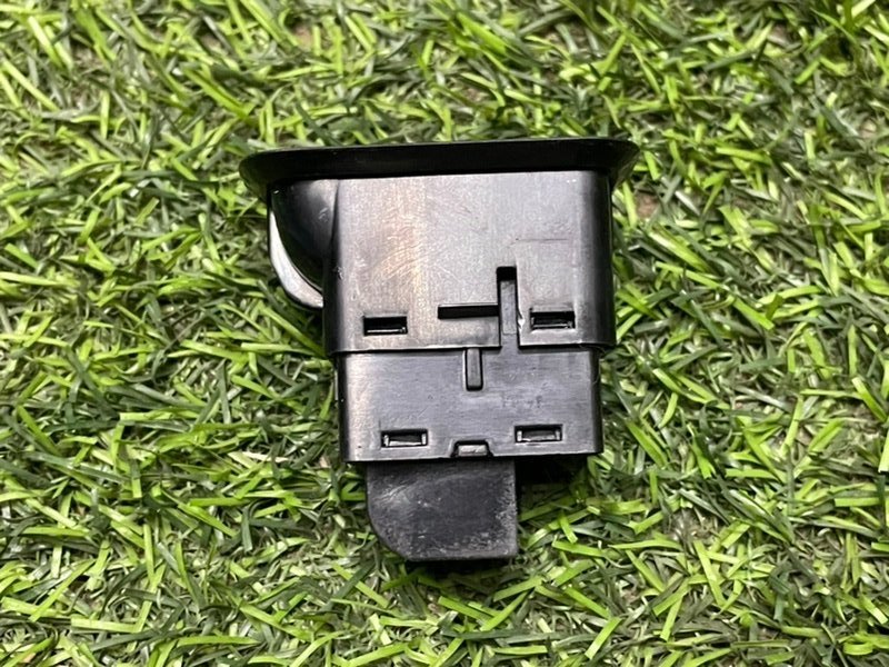 Кнопка стеклоподъемника