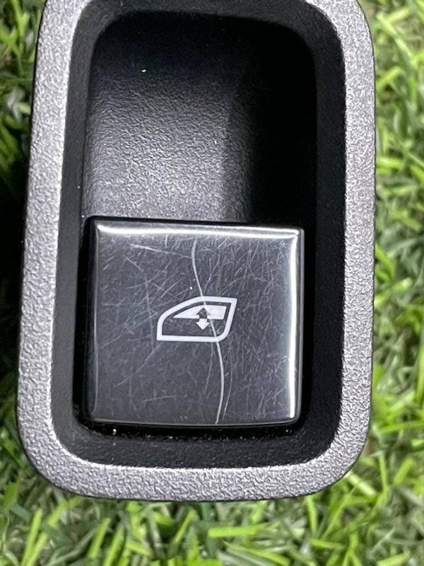 Кнопка стеклоподъемника