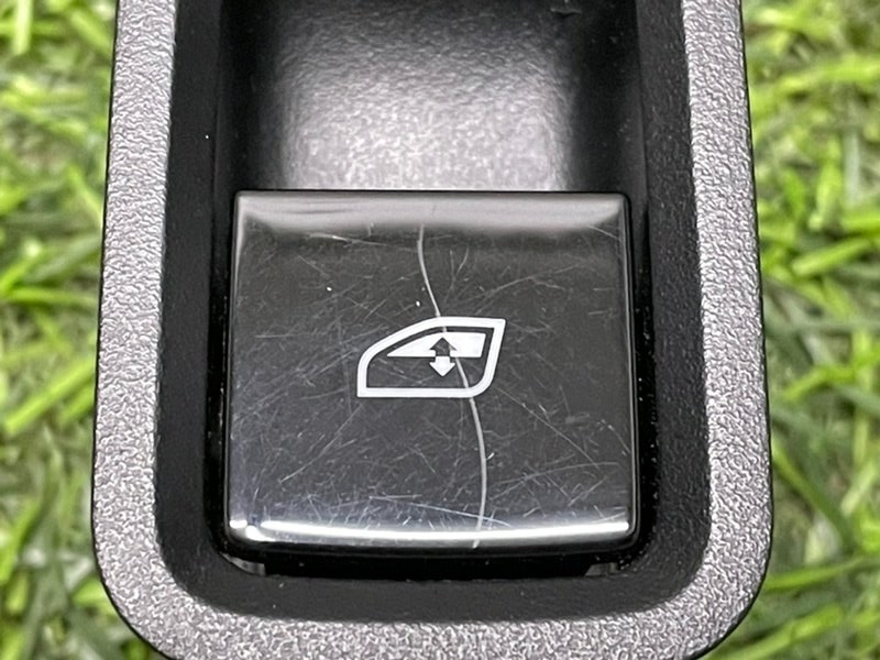 Кнопка стеклоподъемника