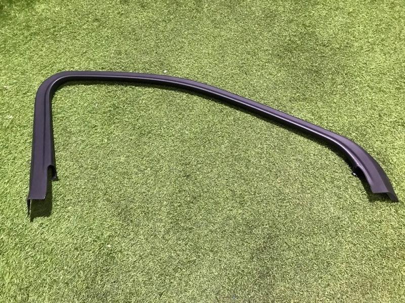 Накладка двери передней левой