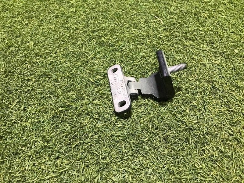 Петля двери багажника