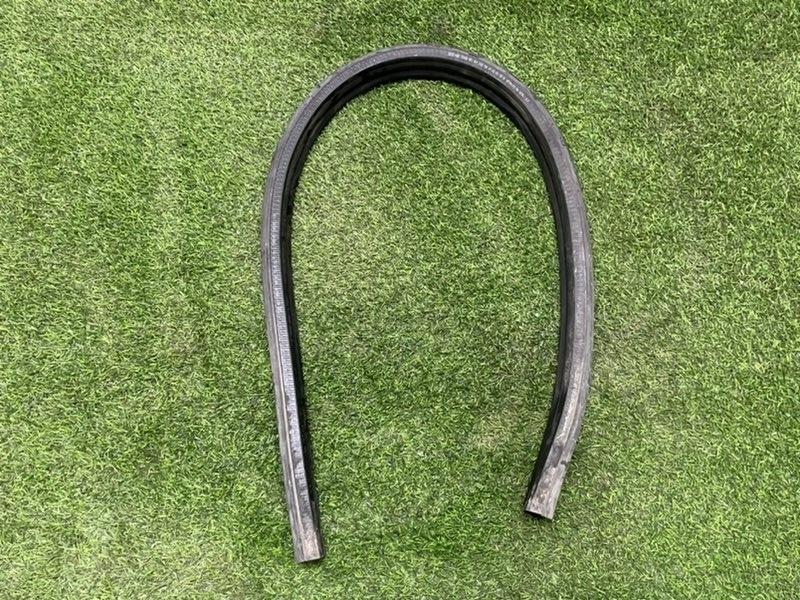 Уплотнитель капота