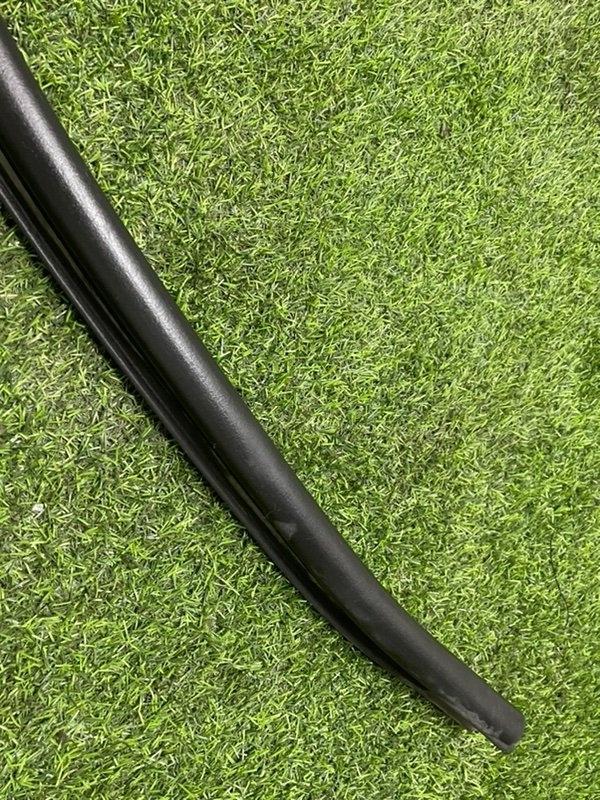 Уплотнитель капота