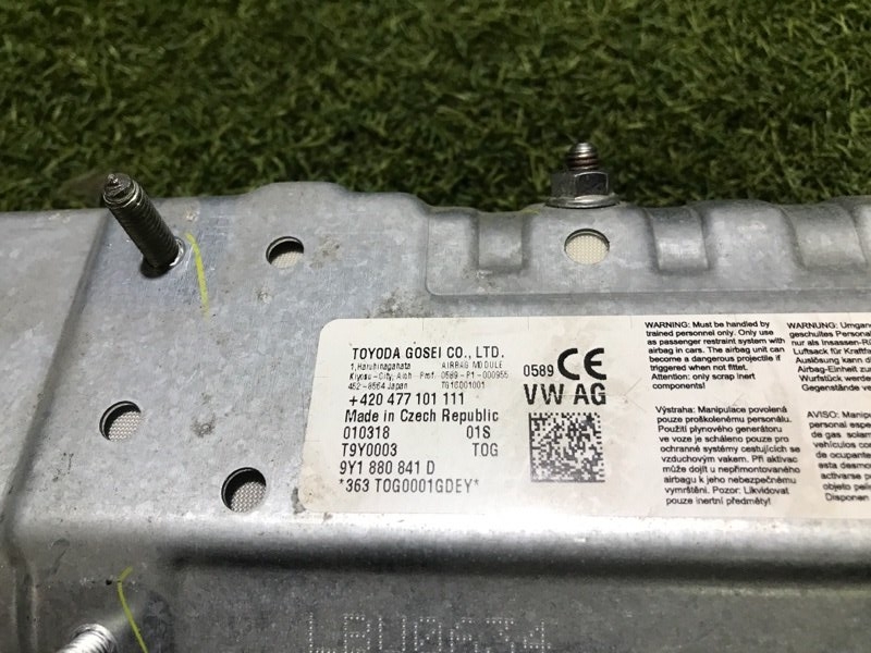 Подушка безопасности пассажирская (в торпедо)