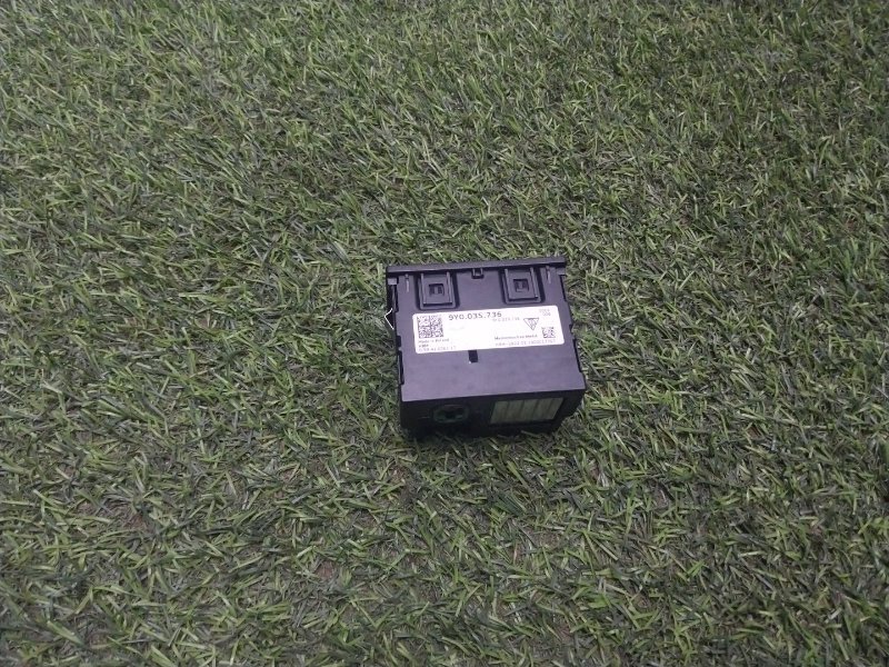 Гнездо AUX / USB IN