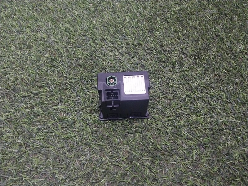 Гнездо AUX / USB IN