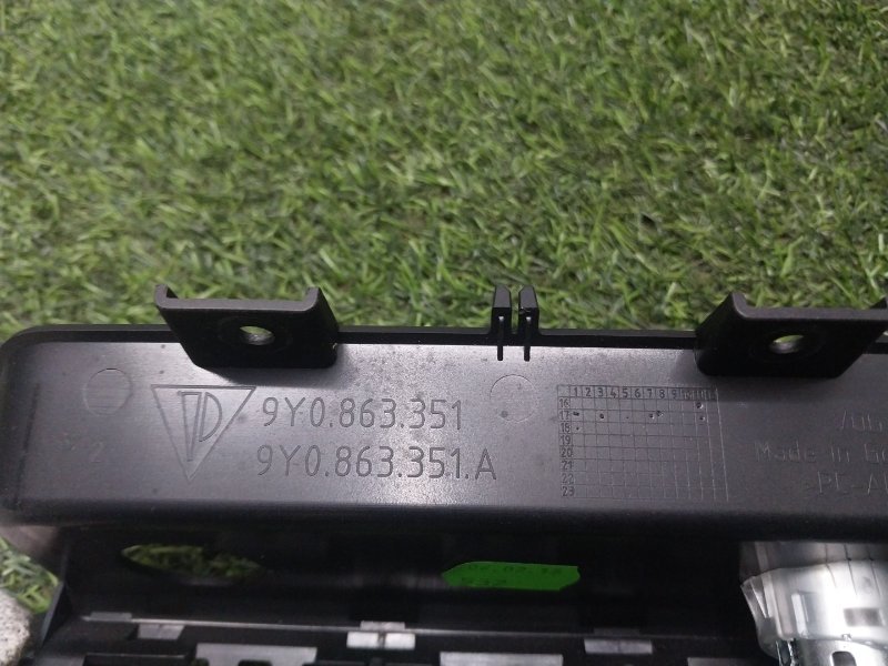 Гнездо AUX / USB IN