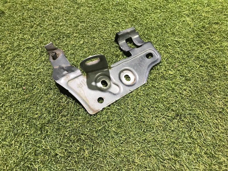 Кронштейн крепления крыла