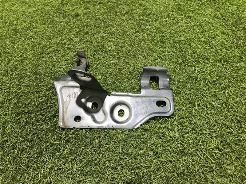 Кронштейн крепления крыла