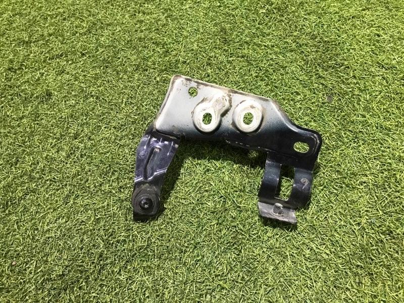 Кронштейн крепления крыла