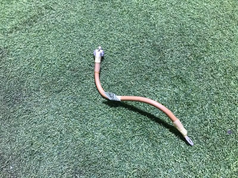 Клемма аккумулятора +