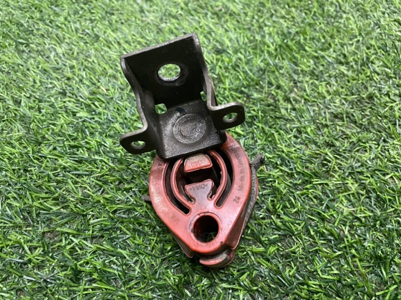 Кронштейн глушителя