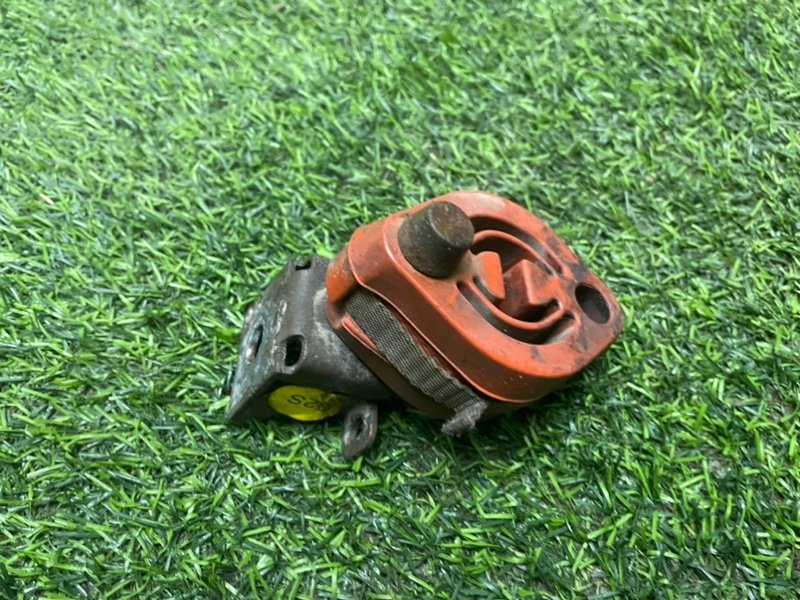 Кронштейн глушителя