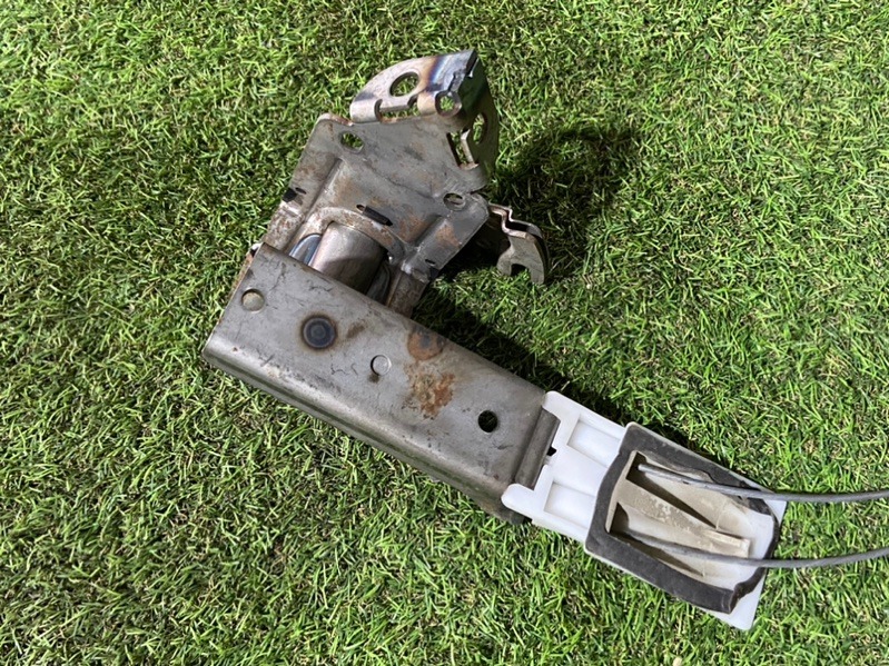 Педаль стояночного тормоза