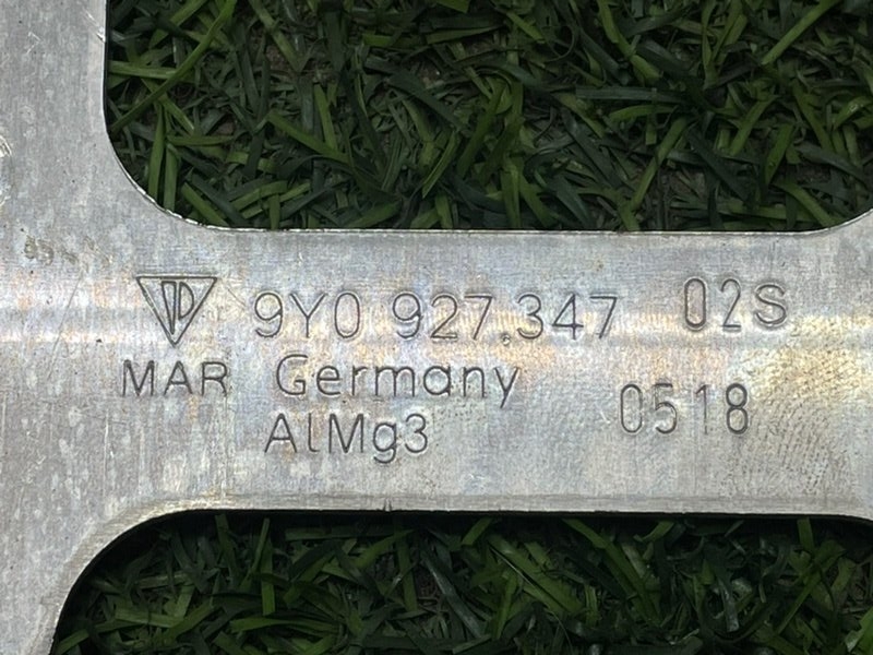 Кронштейн блока управления двигателем