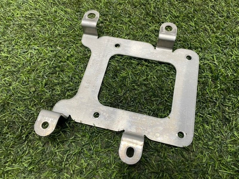 Кронштейн блока управления двигателем