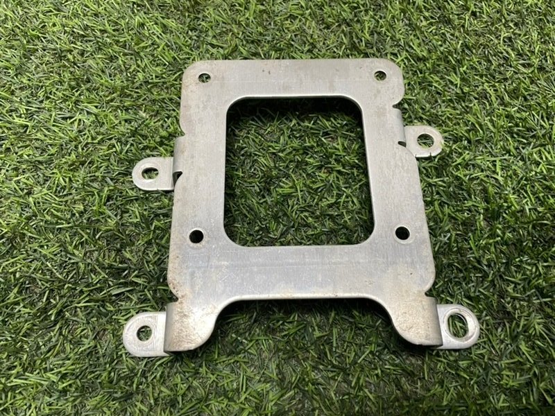 Кронштейн блока управления двигателем