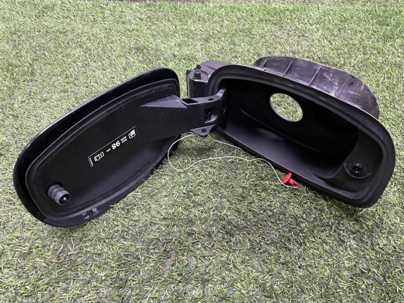 Лючок бензобака