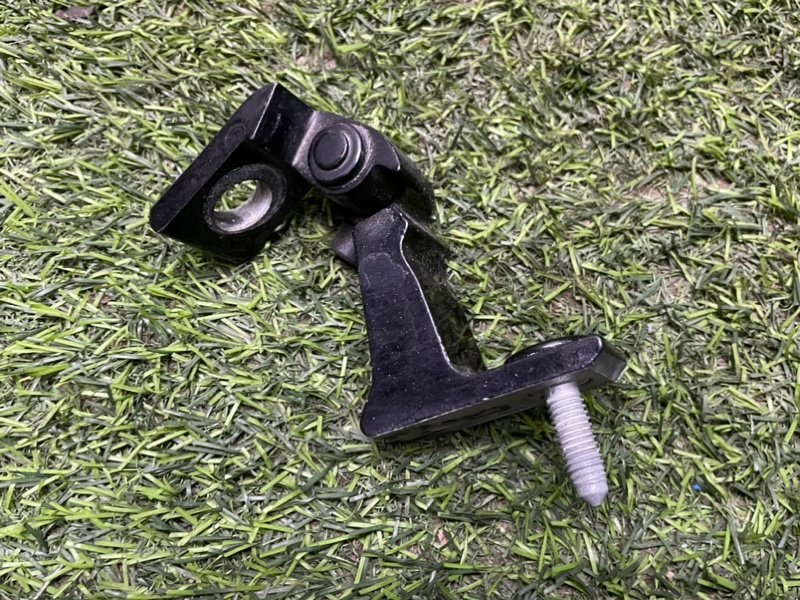 Петля двери