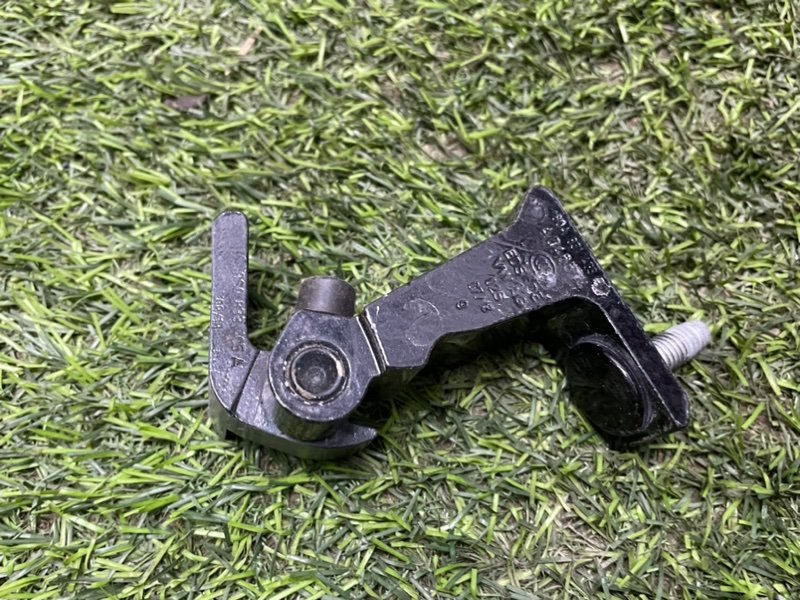 Петля двери