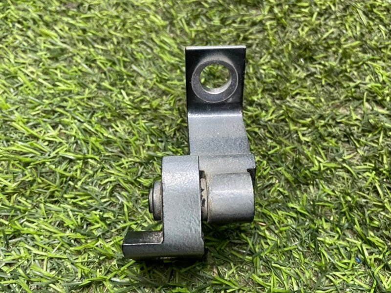 Петля двери передней правой нижняя