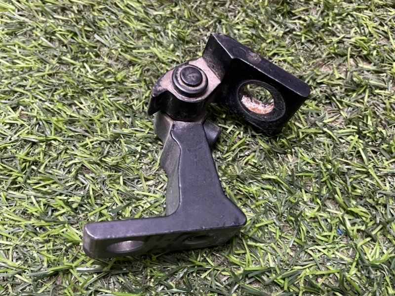 Петля двери передней правой нижняя