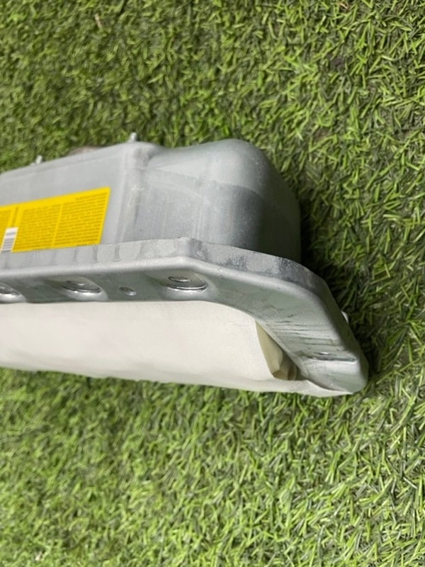 Подушка безопасности пассажирская (в торпедо)