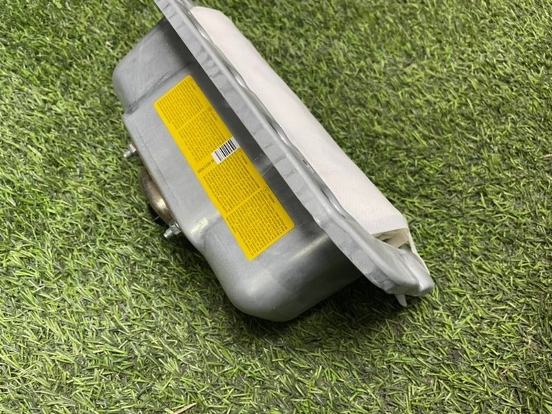 Подушка безопасности пассажирская (в торпедо)