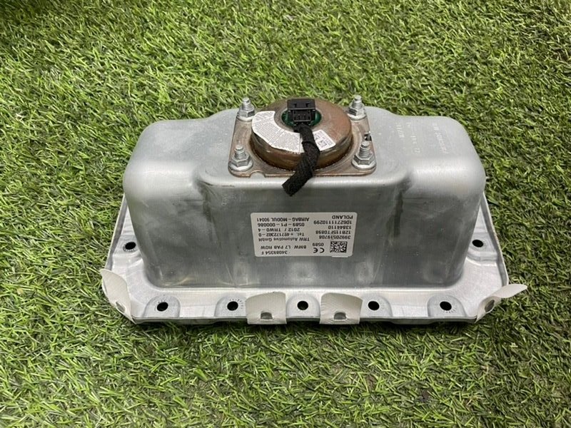 Подушка безопасности пассажирская (в торпедо)