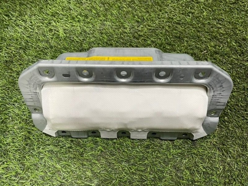 Подушка безопасности пассажирская (в торпедо)