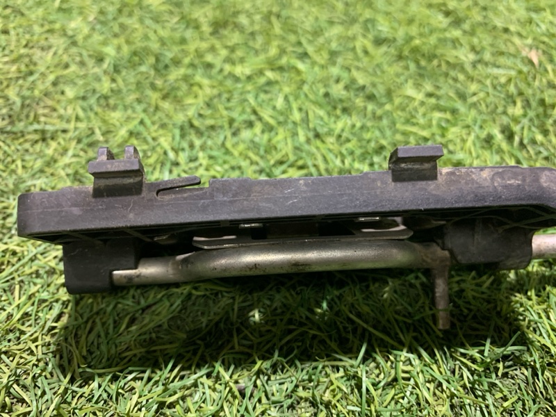 Кронштейн фар левый