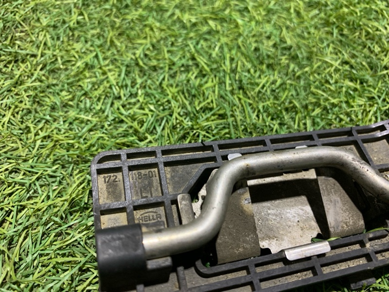 Кронштейн фар левый