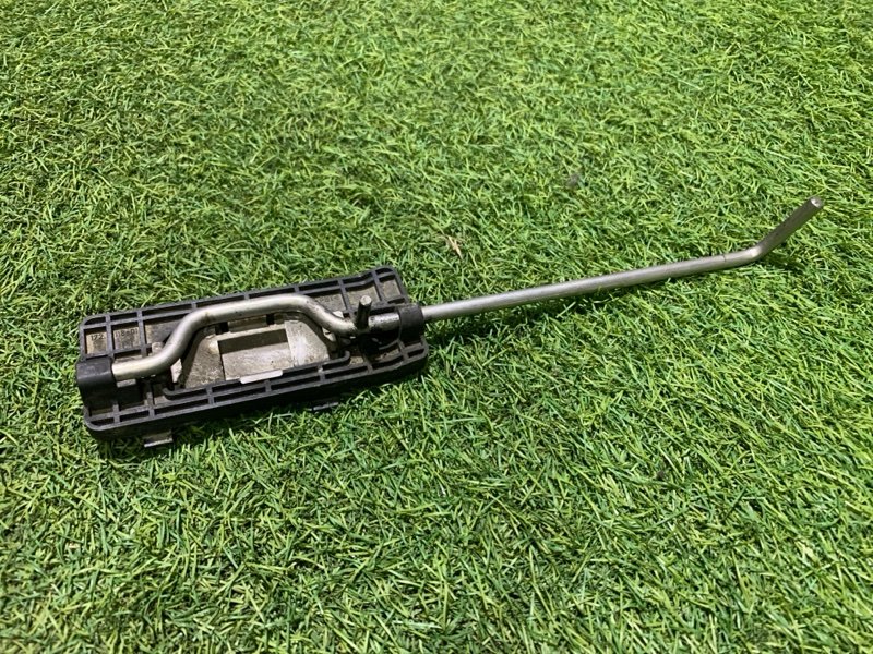 Кронштейн фар левый