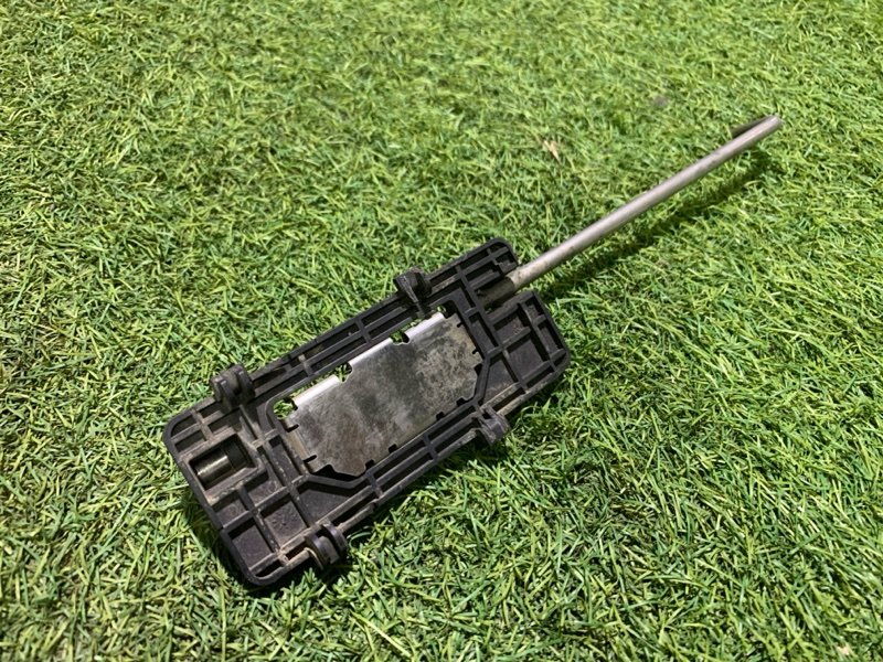 Кронштейн фар левый