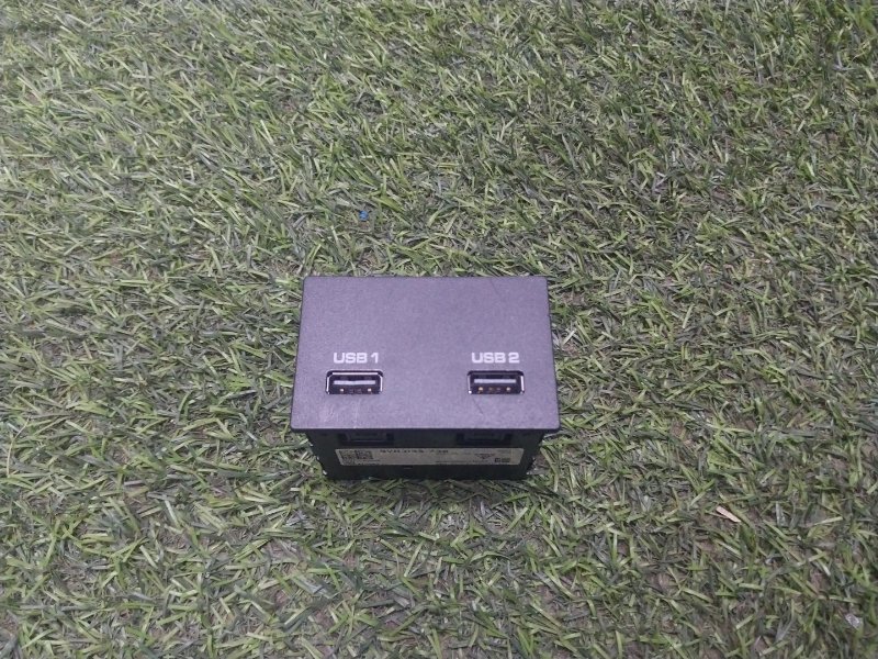 Гнездо AUX / USB IN