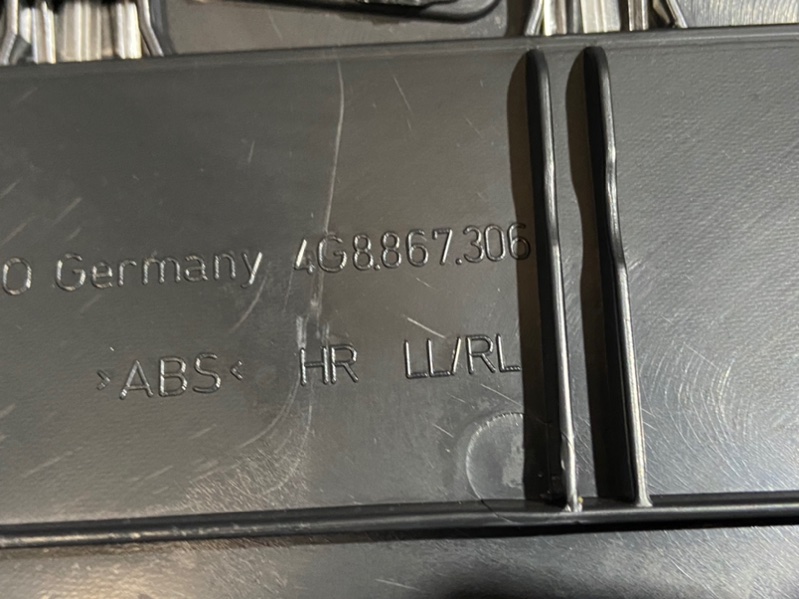 Обшивка двери задней правой