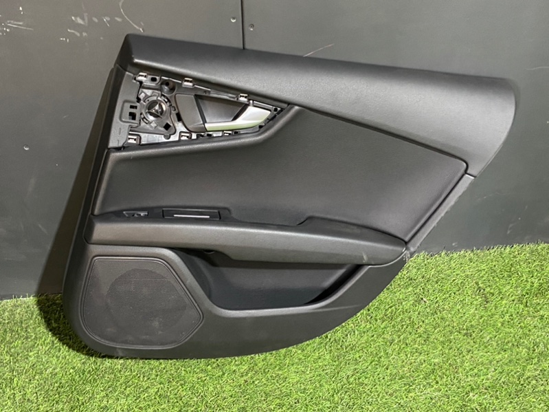 Обшивка двери задней правой