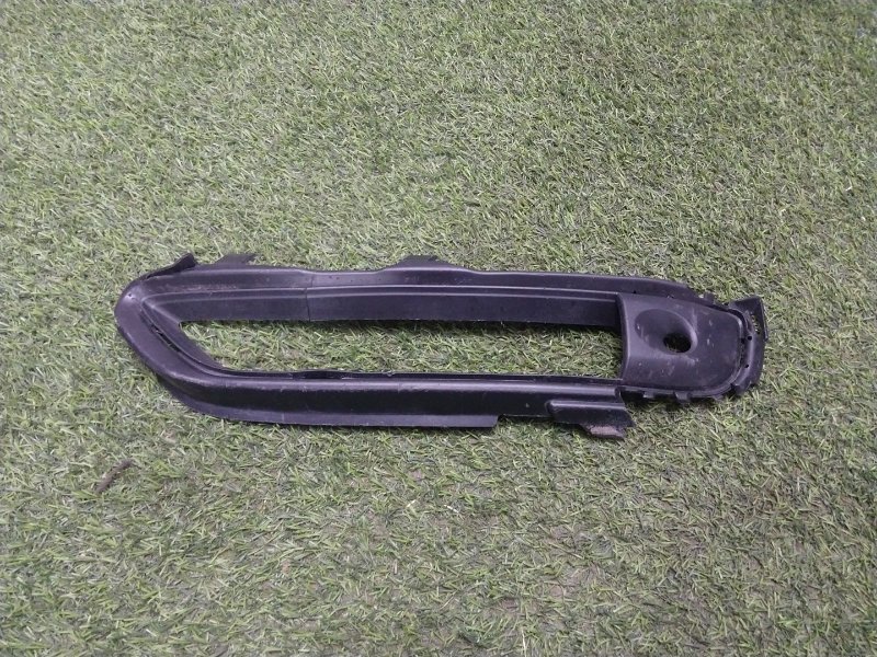 Рамка противотуманной фары левой