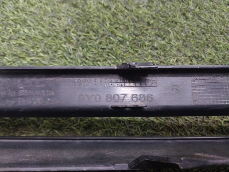 Накладка переднего бампера правая